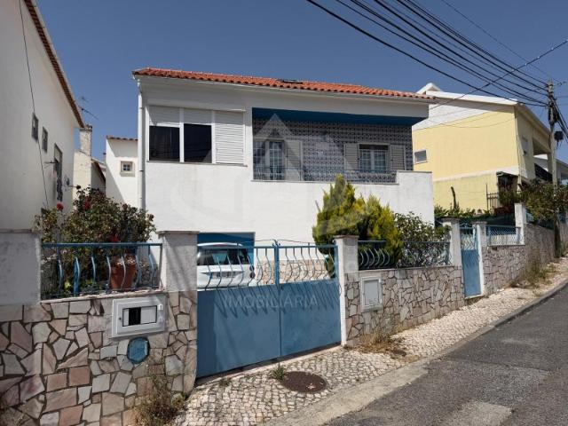MORADIA T3 COM ENORME POTENCIAL | BAIRRO DA FRATERNIDADE