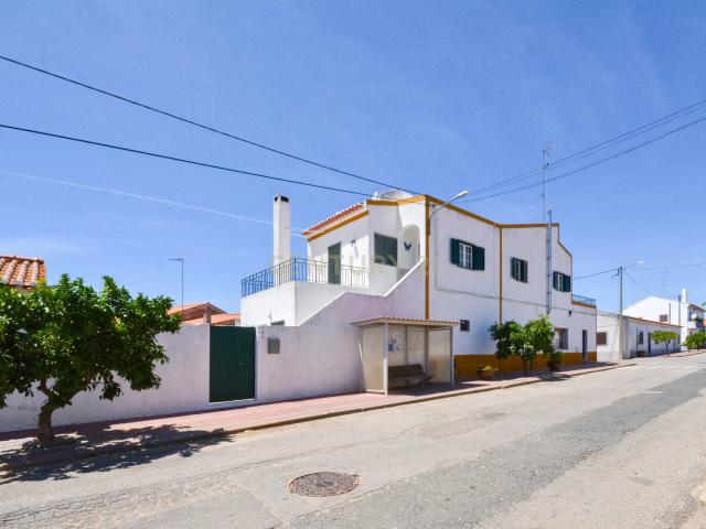 Moradia T3 com espaço comercial Vale de Vargo Serpa