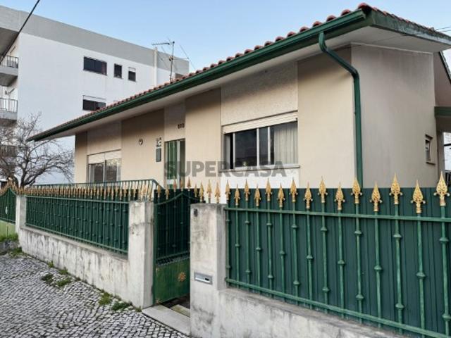 Moradia T3 com excelente localização na Marinha Grande!