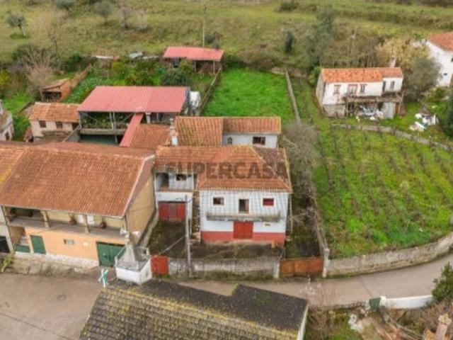 Moradia T3 com garagem ampla e terreno