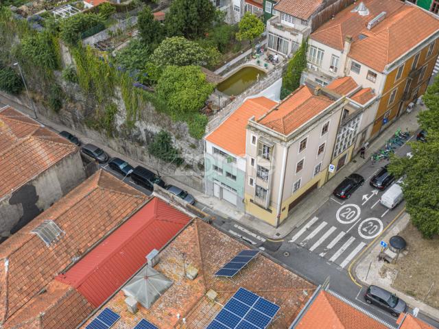 Moradia T3 com Garagem Dupla no Coração da Baixa do Porto