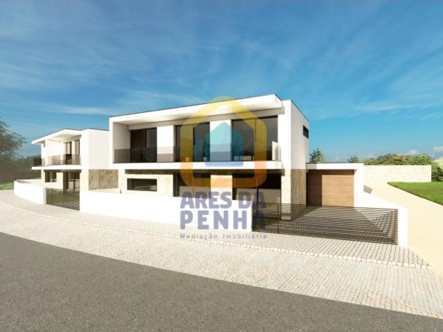 Moradia T3 com garagem e espaço exterior