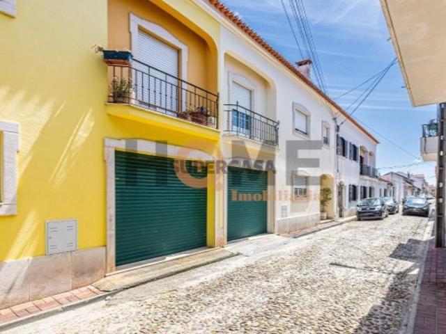 ? Moradia T3 com Garagem e Logradouro | Centro de Almeirim