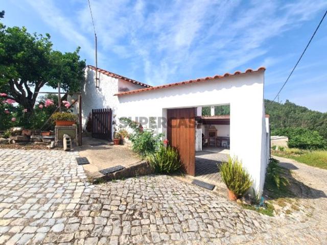 Moradia T3 com garagem e terreno em Aguda