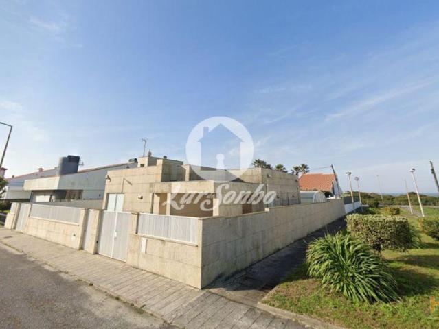 Moradia T3 com Garagem Fechada e Piscina em Viana do Castelo | 26074069298
