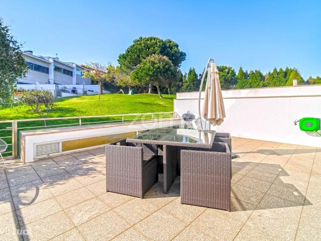 Moradia T3 com Garagem, Jardim e Terrao, em Vila Nova de Gaia