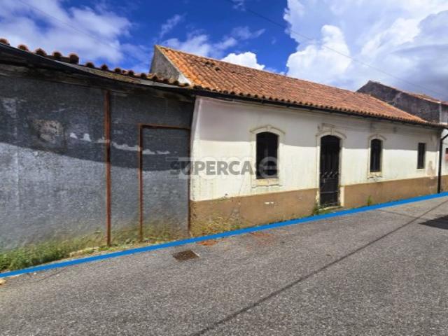 Moradia T3 com garagem, logradouro e anexos | Casalinho, Soure