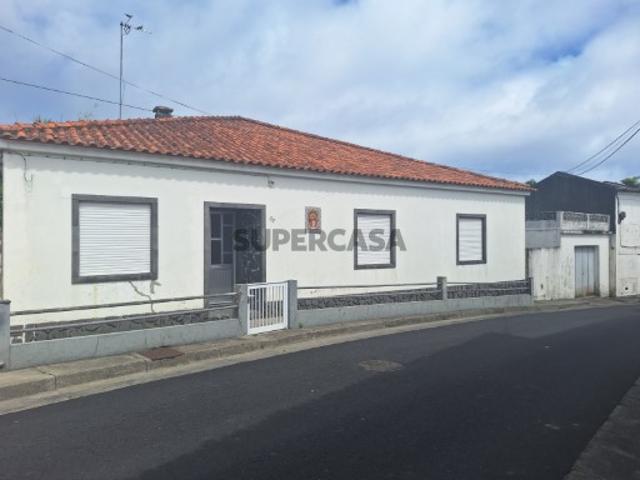 Moradia T3 com Garagem. Ponta Garça