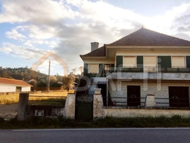MORADIA T3 COM GARAGEM, TERRENO DE CULTIVO E FURO DE ÁGUA