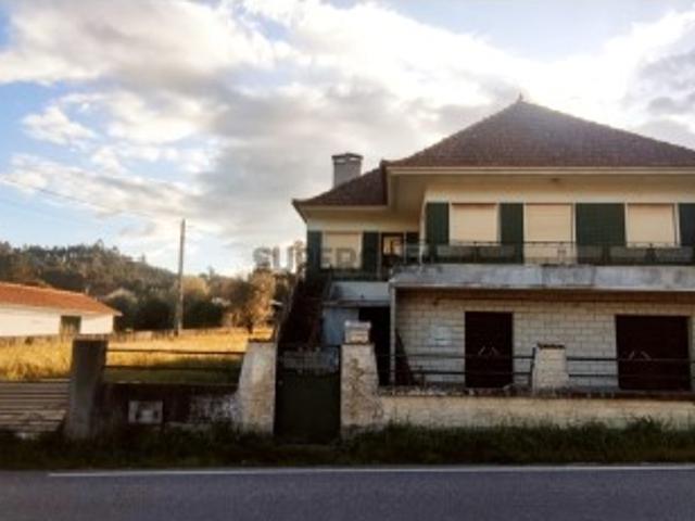 MORADIA T3 COM GARAGEM, TERRENO DE CULTIVO E FURO DE ÁGUA