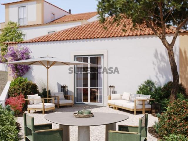 Moradia T2 com jardim e estacionamento em novo empreendimento, Lisboa