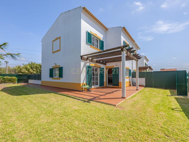 Moradia T3 com Jardim e Garagem em Sagres — Viva o Algarve ao Ritmo do Mar