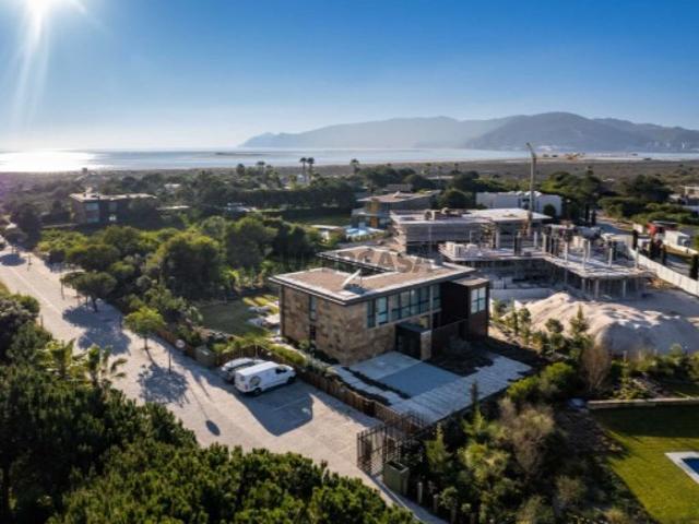 Moradia T3 com jardim e piscina em Tróia