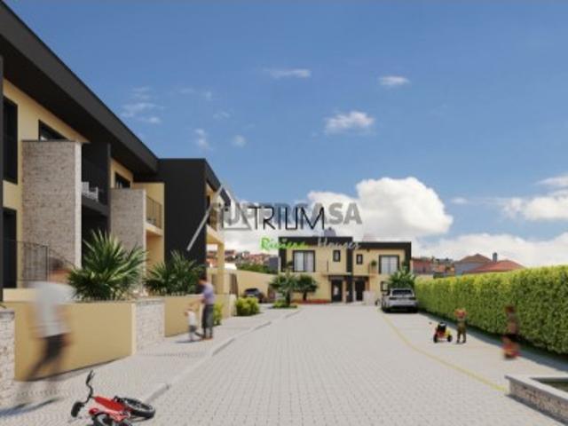 Moradia T3 com jardim privativo em condomínio fechado Parede, Cascais