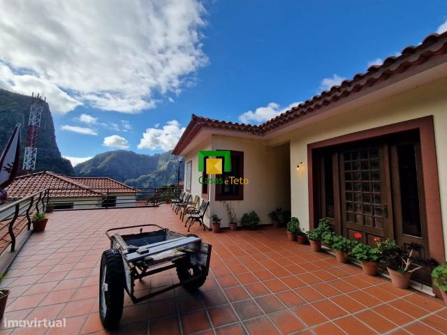 Moradia T3 com negcio