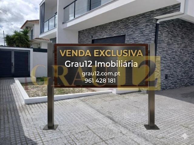 Moradia T3 com Pérgola em Fernão Ferro