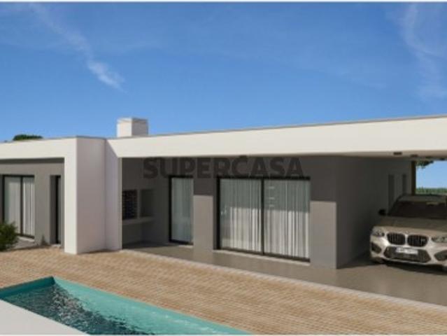Moradia T3 com pérgula, churrasqueira e piscina perto da praia