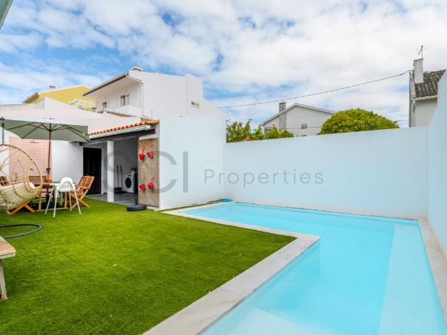 Moradia T3 com piscina nas Quintinhas, Charneca da Caparica. 114m² Charneca De Caparica