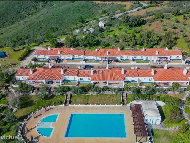 Moradia T3 com piscina no Condomnio Vila Nova Sta Susana, Alccer d