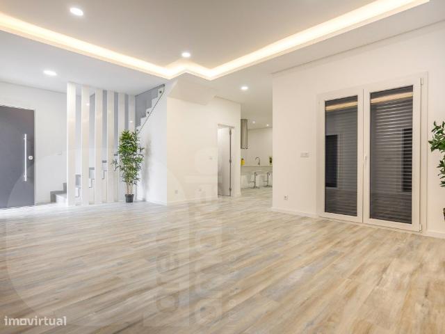 Moradia T3 com piscina | Charneca de Caparica