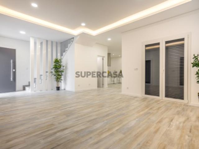 Moradia T3 com piscina | Charneca de Caparica