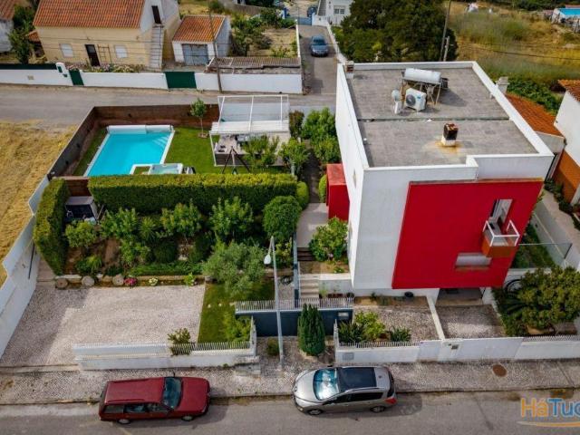 Moradia T3 Com Piscina e Garagem Box + Lote de Terreno | 26084090990