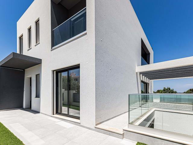 Moradia T3 com piscina e garagem Mexilhoeira Grande
