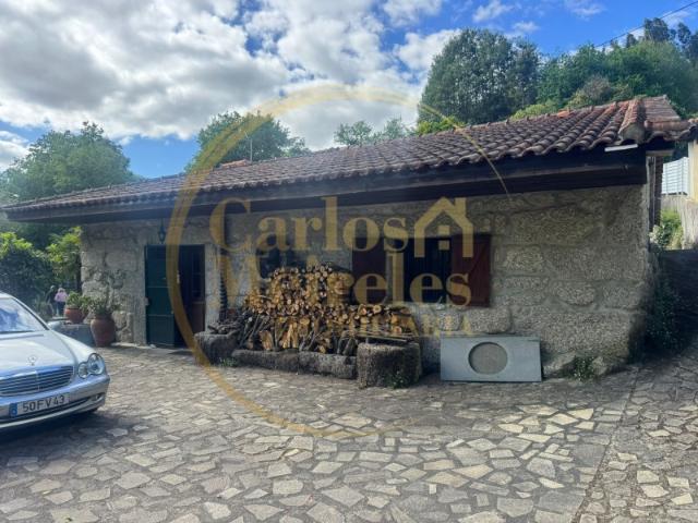 Moradia T3 com Piscina e Grande Área Verde