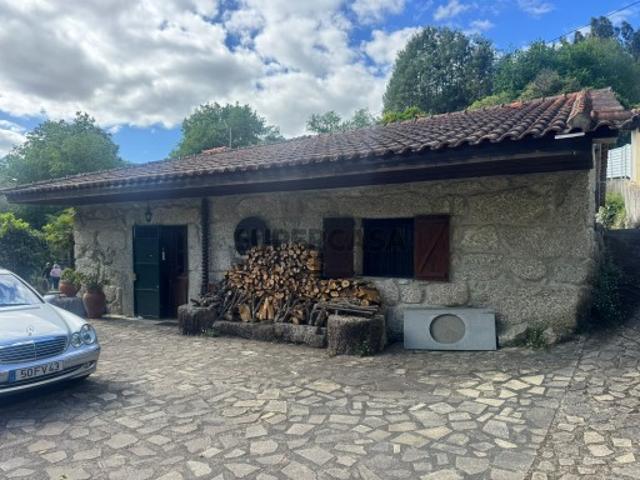 Moradia T3 com Piscina e Grande Área Verde