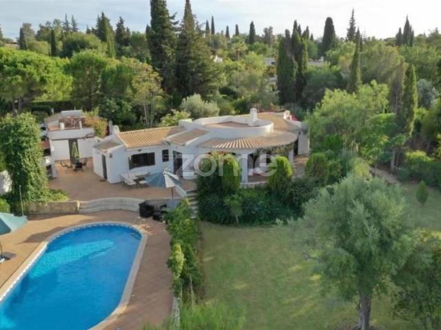 Moradia T3 com Piscina e Jardins em Lote de 2.475m² 204m² Mexilhoeira Grande
