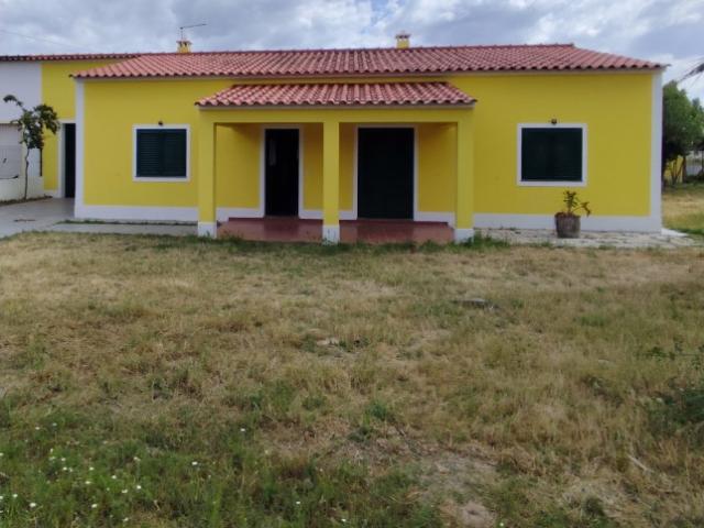 Moradia T3 com Piscina e Quintal Glória do Ribatejo
