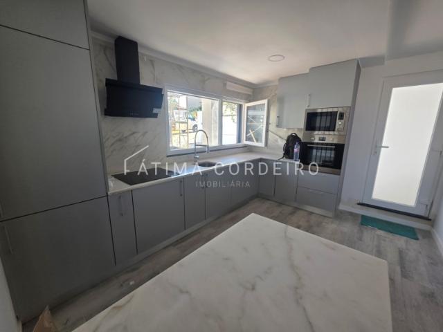 Moradia T3 com piscina e terraço