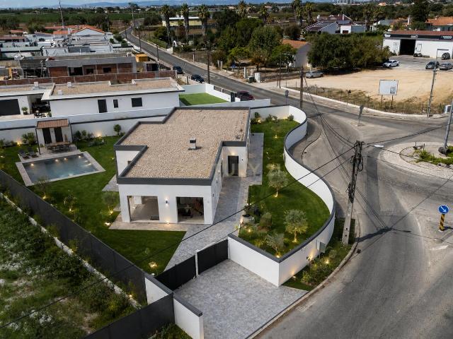 MORADIA T3 COM PISCINA E VISTA CAMPO