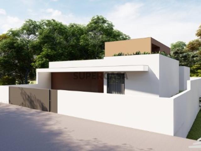 MORADIA T4 COM PISCINA EM ÃNCORA