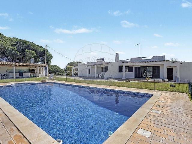 Moradia T3 com Piscina em Almancil – Conforto, Privacidade e. 412m² Almancil