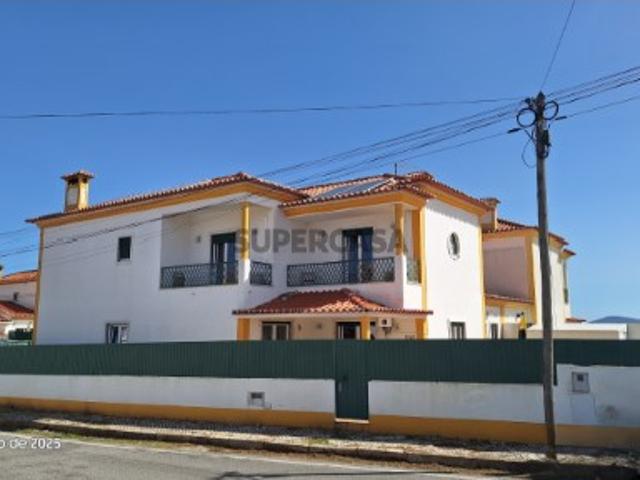 Moradia T3 com Piscina em Godigana, Terrugem, Sintra