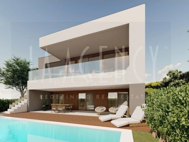 Moradia T3 com Piscina em Portimão