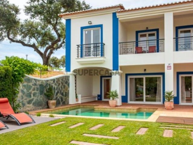 Moradia T3 com piscina, em Redondo
