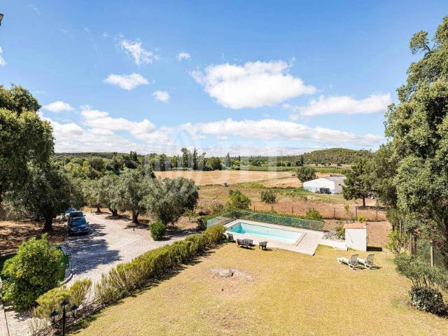 Moradia T3 com piscina, em Rio Maior, Santarém