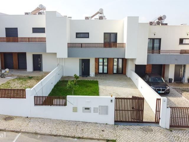 Moradia T3 com piscina em Sesimbra