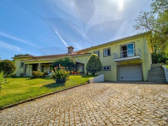 Moradia T3 com Piscina inserida em Terreno de aprox. 3.965 m² – Serzedelo, Póvoa de Lanhoso
