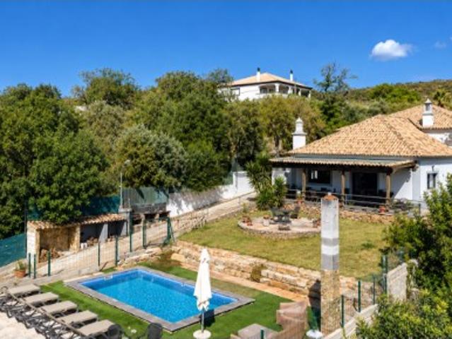 Moradia T3 com piscina para venda na Tôr Loulé Algarve