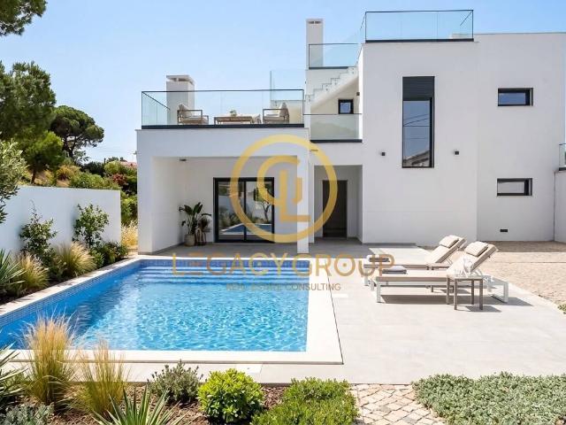 Moradia T3 com Piscina Privada no Triângulo dourado