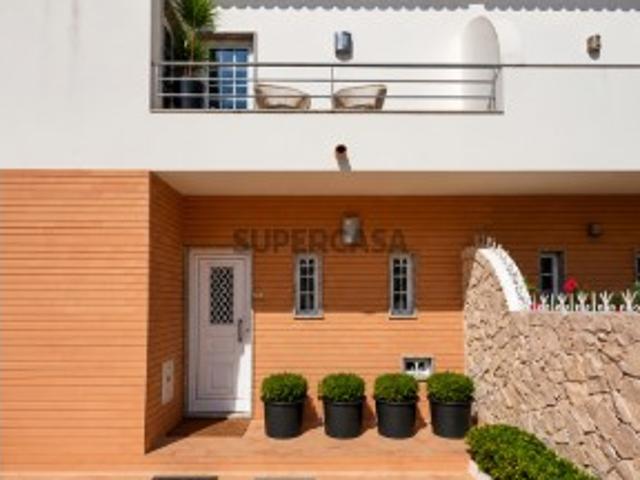 Moradia T3 com Piscina Privativa a Dois Passos do Centro de Albufeira