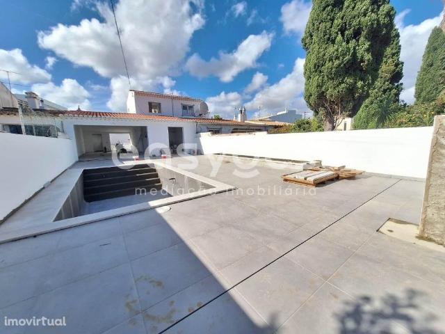 Moradia T3 com piscina nova a estrear perto da praia