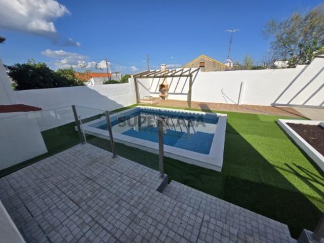 Moradia T3 com piscina totalmente remodelada!