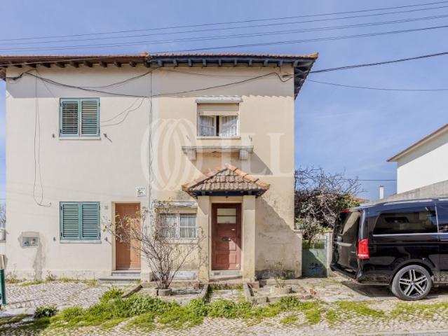 Moradia T3, com projeto aprovado para T4, em Lisboa