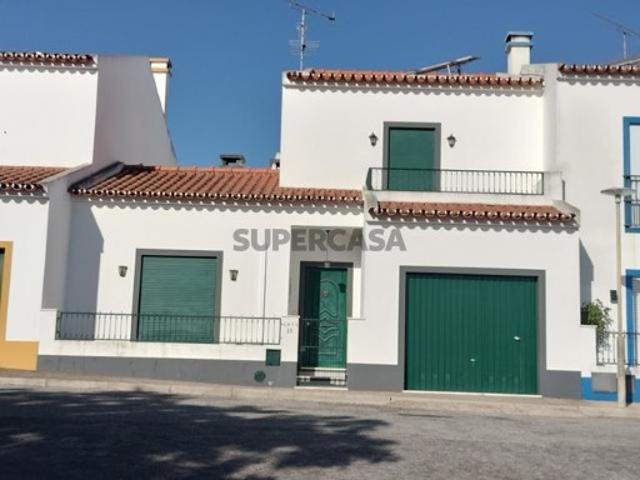 Moradia T3 com quintal e garagem