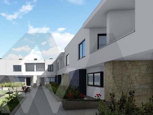 Moradia T3 Condominio fechado