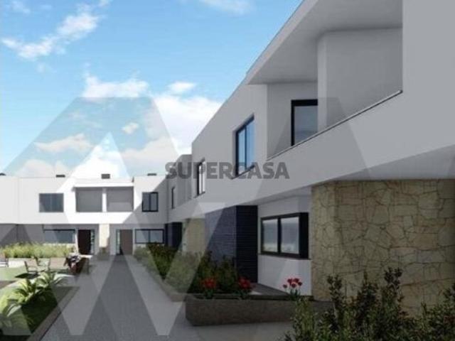 Moradia T3 Condominio fechado